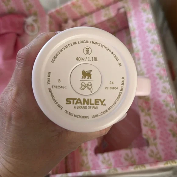 The Stanley x LoveShackFancy Quencher 40 OZ Blooming Heirloom Floral Bow - Picture 12 of 17